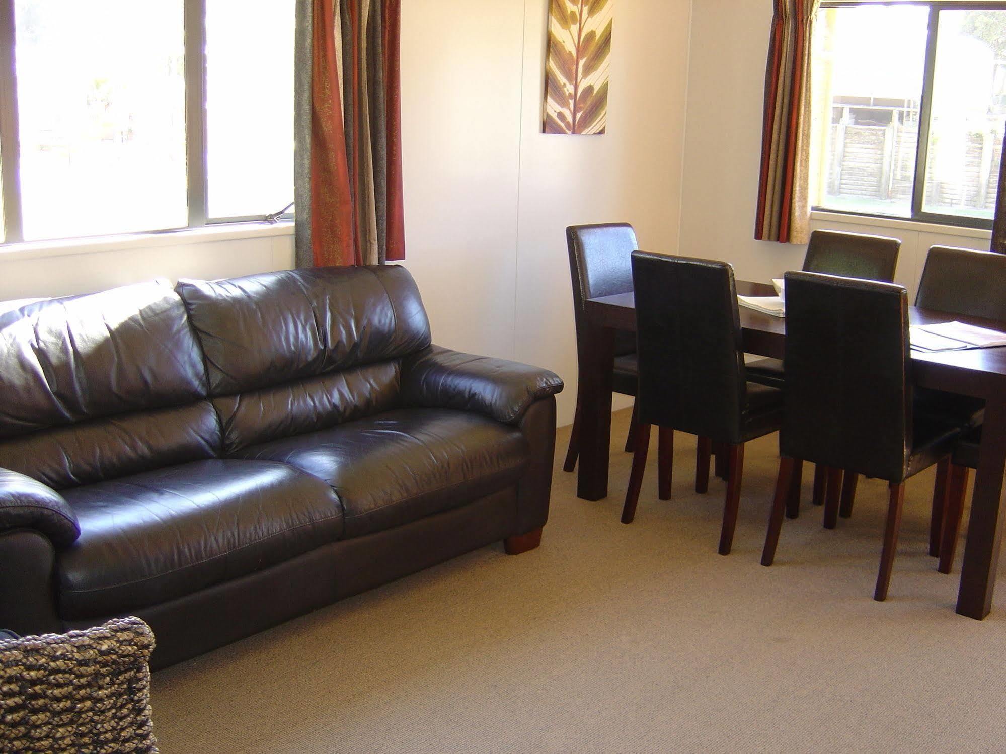 Bowentown Beach Holiday Park Waihi Buitenkant foto